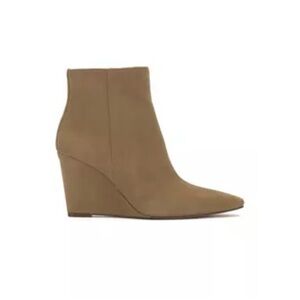 NWOT Vince Camuto Teeray Wedge Booties